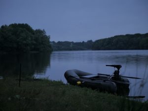 Karpervissen met veel voer 20 kilo voeren in Frankrijk